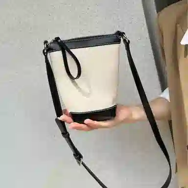 SEPTWOLVES Bucket Bag