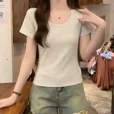 AWAO U T
