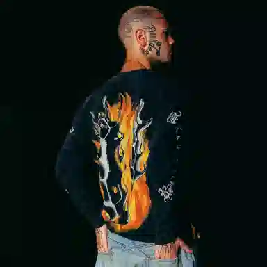 VLONE V LOGOT