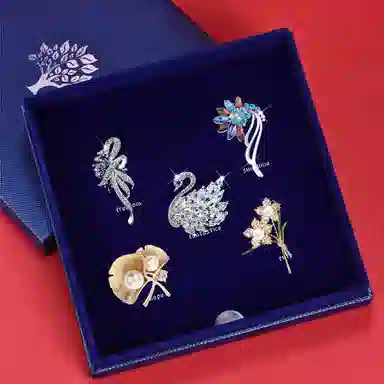 缔晶 轻奢浪漫天鹅胸花配饰星期套装 精致高档秋冬围巾外套搭品 合金 胸针 女款