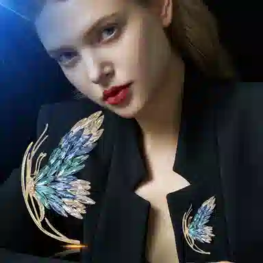 缔晶 轻奢闪耀渐变蝴蝶别针胸花 高档精致时尚通勤出行上衣外套配饰 铜 胸针 女款