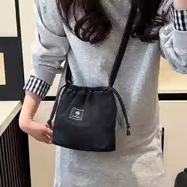 行途 高级感小众时尚超火 水洗布 斜挎包 男女同款情侣款 多色