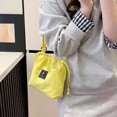 行途 高级感小众时尚超火 水洗布 斜挎包 男女同款情侣款 多色