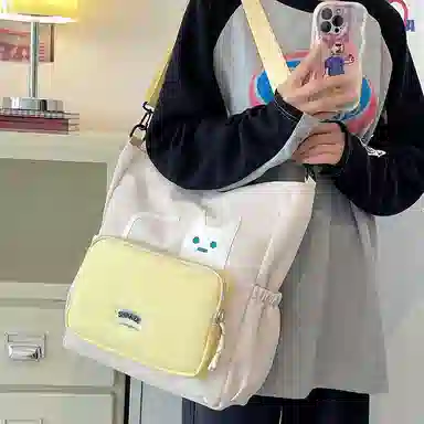 行途 小众可爱多功能流行通勤 尼龙 斜挎包 女款 多色