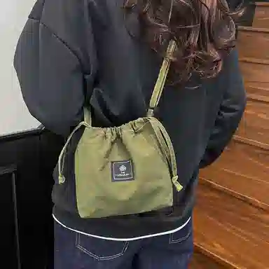 行途 高级感小众时尚超火 水洗布 斜挎包 男女同款情侣款 多色