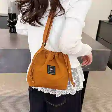 行途 高级感小众时尚超火 水洗布 斜挎包 男女同款情侣款 多色