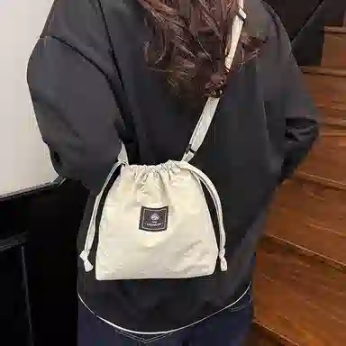 行途 高级感小众时尚超火 水洗布 斜挎包 男女同款情侣款 多色