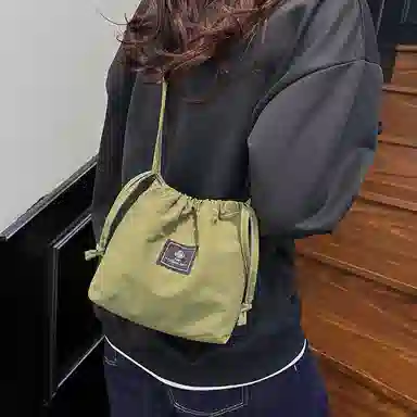 行途 高级感小众时尚超火 水洗布 斜挎包 男女同款情侣款 多色