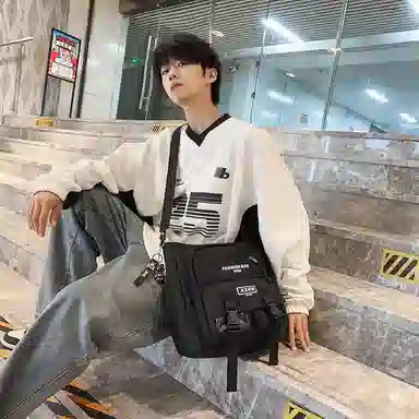 Xingtu Messenger Bag