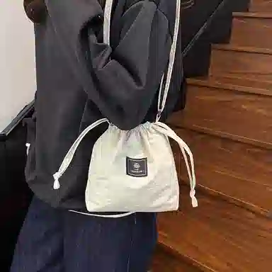 行途 高级感小众时尚超火 水洗布 斜挎包 男女同款情侣款 多色