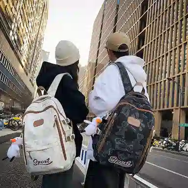 行途 高颜值学生大容量初高中大容量潮流印花学院风尼龙双肩包 男女同款 多色