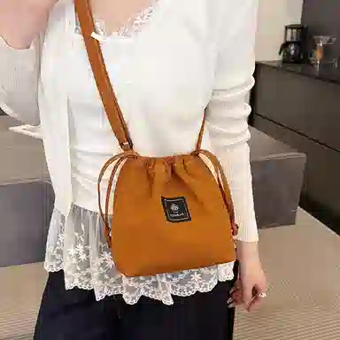 行途 高级感小众时尚超火 水洗布 斜挎包 男女同款情侣款 多色