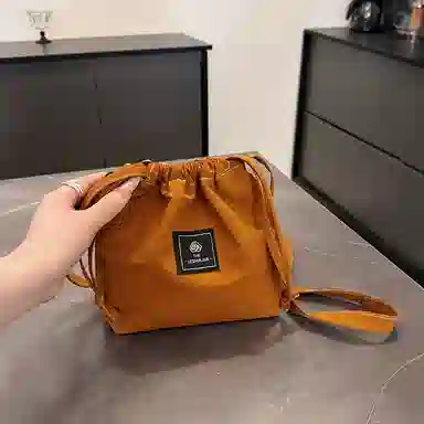 行途 高级感小众时尚超火 水洗布 斜挎包 男女同款情侣款 多色