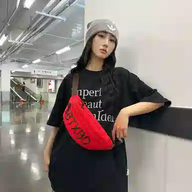 行途胸包男女背包字母斜挎包防泼水腰包女大容量单肩包运动潮牌男士包包