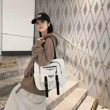 Xingtu Messenger Bag