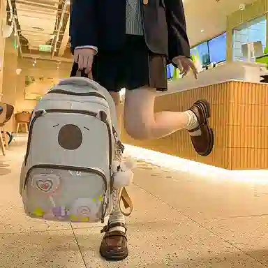 行途 卡通卡皮巴拉大容量可爱学生旅游 尼龙 痛包 女款