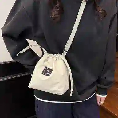 行途 高级感小众时尚超火 水洗布 斜挎包 男女同款情侣款 多色