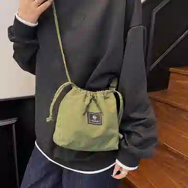 行途 高级感小众时尚超火 水洗布 斜挎包 男女同款情侣款 多色