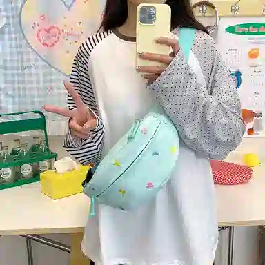 行途 可爱卡通休闲运动斜挎包轻便旅行胸前防水 帆布 帆布包腰包 女款 多色