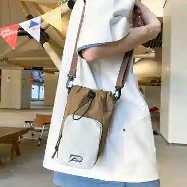 运动轻便外出潮牌旅游 复合布 手机包 男女同款情侣款 多色