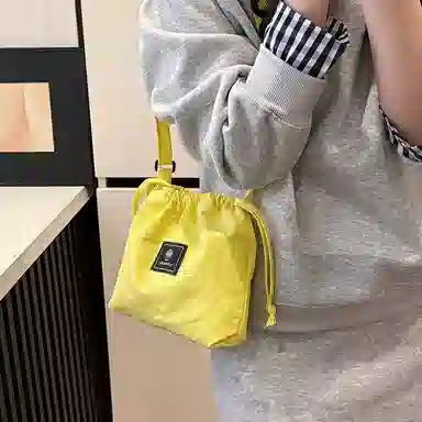 行途 高级感小众时尚超火 水洗布 斜挎包 男女同款情侣款 多色