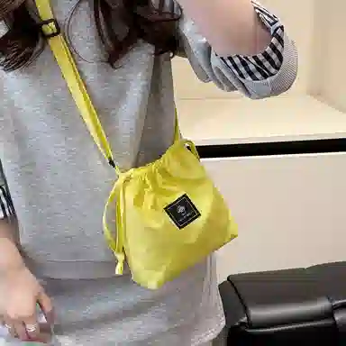 行途 高级感小众时尚超火 水洗布 斜挎包 男女同款情侣款 多色