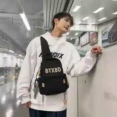 行途 时尚韩版潮流个性轻便单肩包高颜值休闲 尼龙 胸包 男女同款情侣款 黑色/蓝色/红色/白色