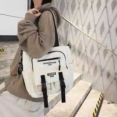 Xingtu Messenger Bag