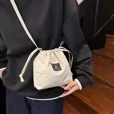 行途 高级感小众时尚超火 水洗布 斜挎包 男女同款情侣款 多色