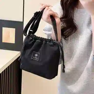 行途 高级感小众时尚超火 水洗布 斜挎包 男女同款情侣款 多色