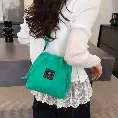 行途 高级感小众时尚超火 水洗布 斜挎包 男女同款情侣款 多色