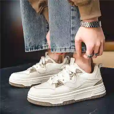 MIIOW Low-Top Sneakers