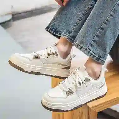 MIIOW Low-Top Sneakers