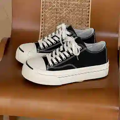 MIIOW Classic Retro Low Sneakers