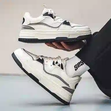 MIIOW Low-Top Sneakers