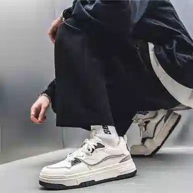 MIIOW Low-Top Sneakers