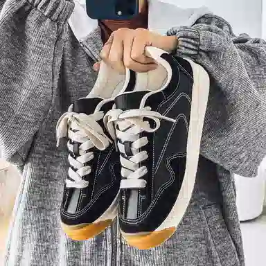 MIIOW Low Top Sneakers