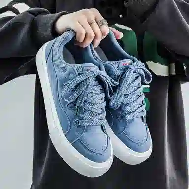 MIIOW Classic Low Top Sneakers