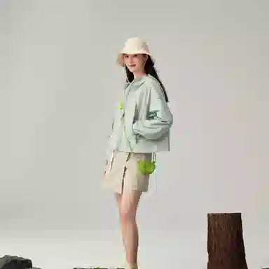 探路者  户外徒步运动  防风防泼水冲锋衣 女款