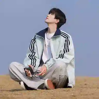 NINETEEN AUTUMN logo