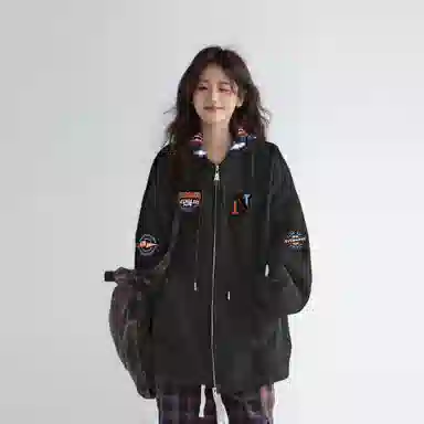 NINETEEN AUTUMN logo