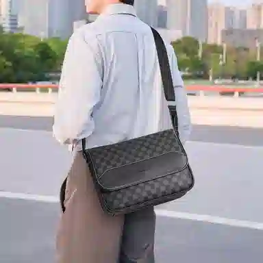 Scarecrow Classic Plaid Messenger Bag Black