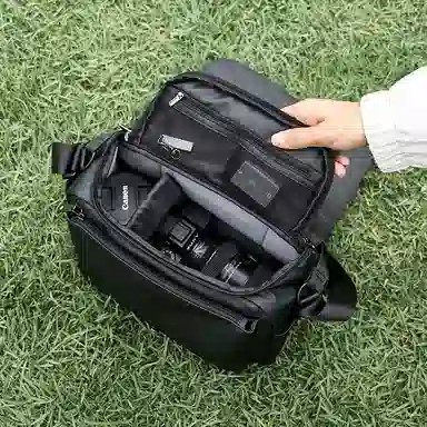 稻草人 防泼水防撞多功能轻便外出便携轻便简约休闲实用高颜值男士 混合织物 单肩包斜挎包相机包 常规 男女同款情侣款 黑色