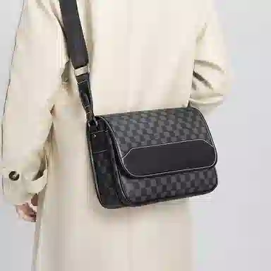 Scarecrow Classic Plaid Messenger Bag Black