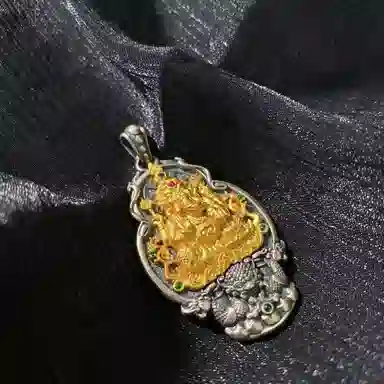 925