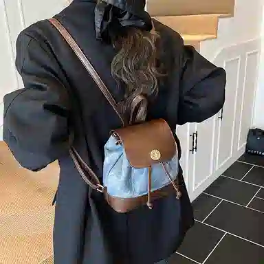 Dusun Kangaroo Oil Painting Light Shadow Backpack