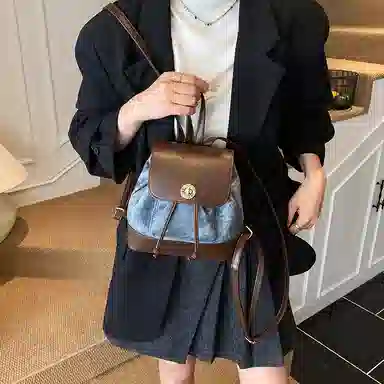 Dusun Kangaroo Oil Painting Light Shadow Backpack