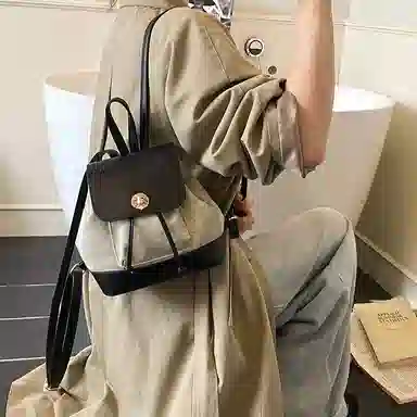 Dusun Kangaroo Oil Painting Light Shadow Backpack