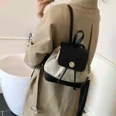 Dusun Kangaroo Oil Painting Light Shadow Backpack