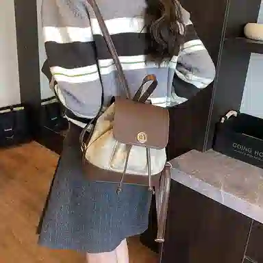 Dusun Kangaroo Oil Painting Light Shadow Backpack